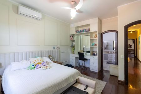 Casa à venda com 450m², 5 quartos e 4 vagasSuíte 2