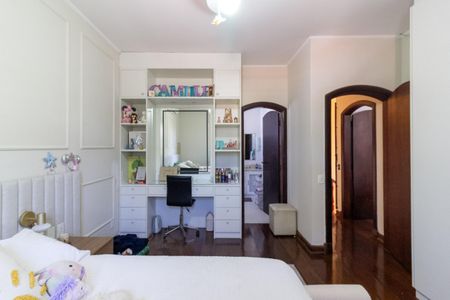 Casa à venda com 450m², 5 quartos e 4 vagasSuíte 2