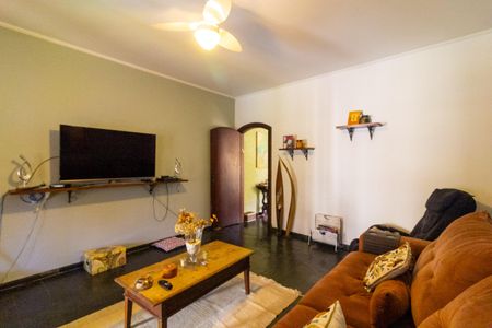 Casa à venda com 450m², 5 quartos e 4 vagasSala de TV