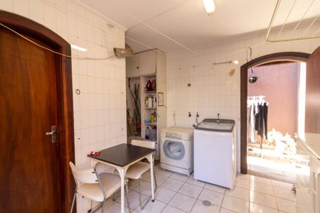 Casa à venda com 450m², 5 quartos e 4 vagasÁrea de Serviço