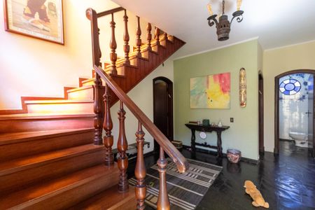 Casa à venda com 450m², 5 quartos e 4 vagasEscada