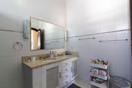 Casa à venda com 450m², 5 quartos e 4 vagasBanheiro da Suíte 2