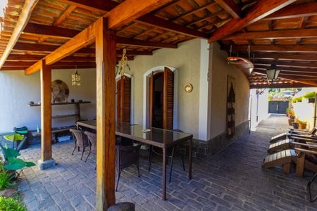 Casa à venda com 450m², 5 quartos e 4 vagasÁrea gourmet