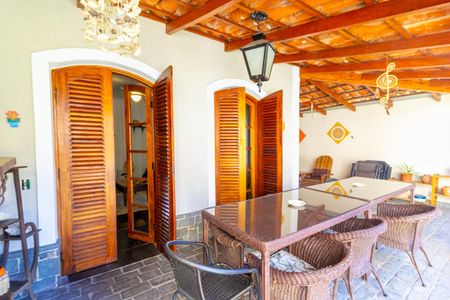 Casa à venda com 450m², 5 quartos e 4 vagasÁrea gourmet