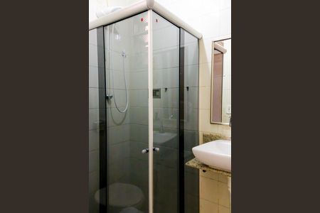 Casa de condomínio à venda com 159m², 3 quartos e 3 vagasBanheiro de Serviço