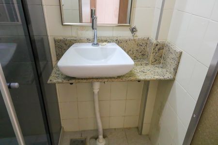 Casa de condomínio à venda com 159m², 3 quartos e 3 vagasBanheiro de Serviço