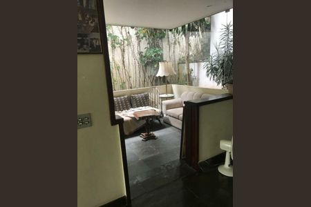 Casa à venda com 4 quartos, 550m² em Jardim Guedala, São Paulo