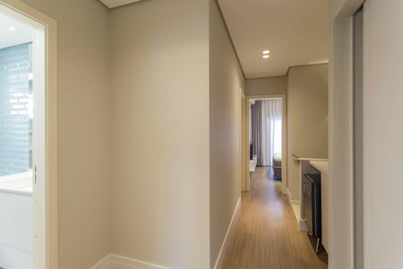 Casa de condomínio à venda com 214m², 4 quartos e 4 vagasCorredor