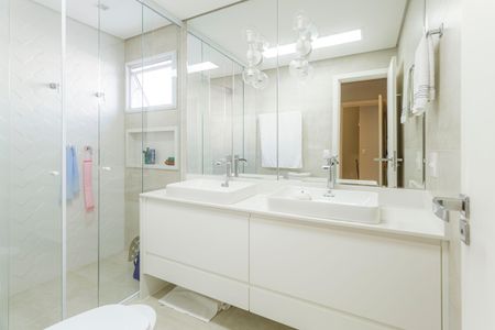 Casa de condomínio à venda com 214m², 4 quartos e 4 vagasBanheiro da Suíte 2