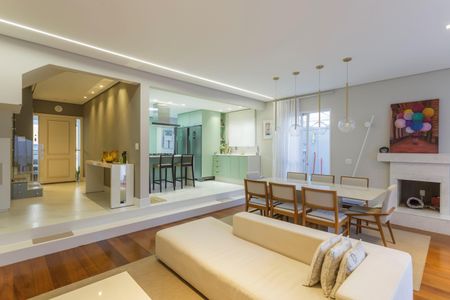 Casa de condomínio à venda com 214m², 4 quartos e 4 vagasSala