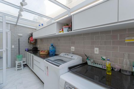 Casa de condomínio à venda com 214m², 4 quartos e 4 vagasÁrea de Serviço