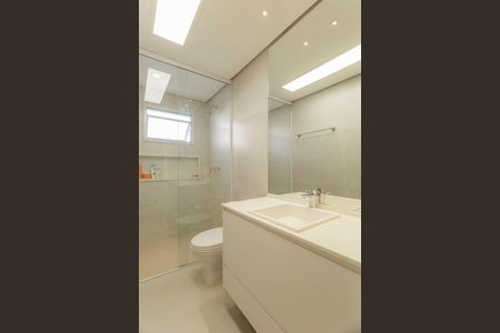 Casa de condomínio à venda com 214m², 4 quartos e 4 vagasBanheiro da Suíte 1