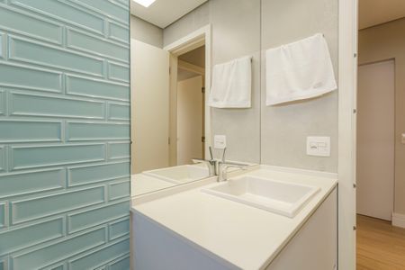 Casa de condomínio à venda com 214m², 4 quartos e 4 vagasBanheiro Social