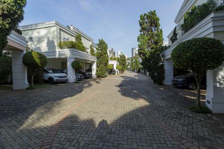 Casa de condomínio à venda com 214m², 4 quartos e 4 vagasÁrea comum