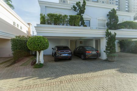 Casa de condomínio à venda com 214m², 4 quartos e 4 vagasFachada