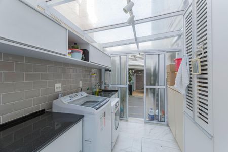 Casa de condomínio à venda com 214m², 4 quartos e 4 vagasÁrea de Serviço