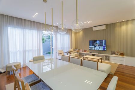 Sala de casa de condomínio à venda com 4 quartos, 214m² em Planalto Paulista, São Paulo