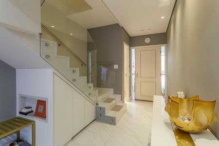 Casa de condomínio à venda com 214m², 4 quartos e 4 vagasEscada