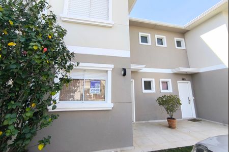 Casa de condomínio à venda com 87m², 3 quartos e 2 vagas Casa de condomínio à venda com 87m², 3 quartos e 2 vagasFachada e Placa