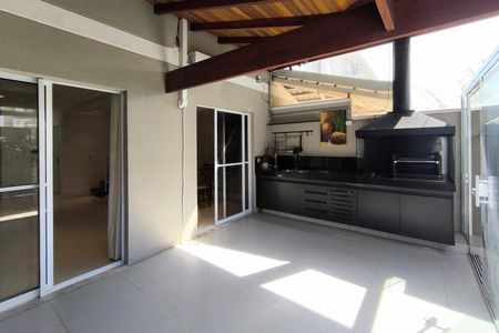 Casa de condomínio à venda com 87m², 3 quartos e 2 vagas Casa de condomínio à venda com 87m², 3 quartos e 2 vagasVaranda