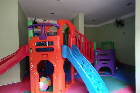 Apartamento para alugar com 108m², 4 quartos e 1 vaga Apartamento para alugar com 108m², 4 quartos e 1 vagaÁrea comum - Playground