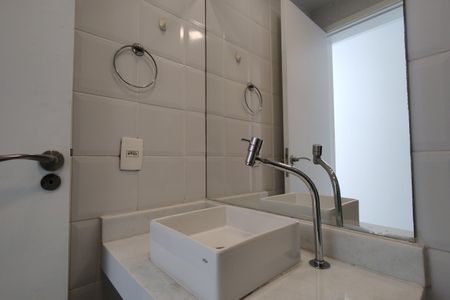 Apartamento para alugar com 108m², 4 quartos e 1 vaga Apartamento para alugar com 108m², 4 quartos e 1 vagaBanheiro Social