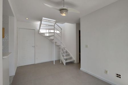 Apartamento para alugar com 108m², 4 quartos e 1 vaga Apartamento para alugar com 108m², 4 quartos e 1 vagaSala