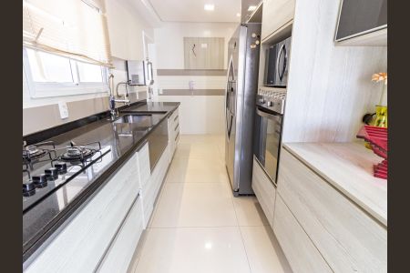 Apartamento para alugar com 126m², 3 quartos e 2 vagas Apartamento para alugar com 126m², 3 quartos e 2 vagasCozinha
