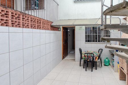 Casa à venda com 97m², 2 quartos e 1 vagaÁrea de Serviço