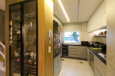 Casa de condomínio para alugar com 287m², 4 quartos e 2 vagasCozinha