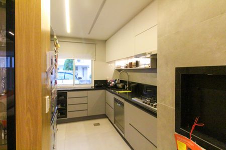 Casa de condomínio para alugar com 287m², 4 quartos e 2 vagasCozinha