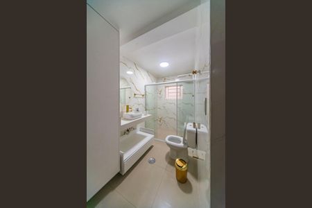 Casa à venda com 328m², 5 quartos e 3 vagasBanheiro 1