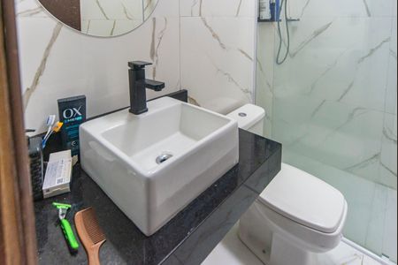 Casa à venda com 328m², 5 quartos e 3 vagasBanheiro 2