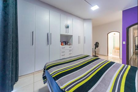 Casa à venda com 328m², 5 quartos e 3 vagasSuíte