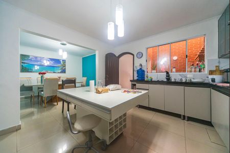 Casa à venda com 328m², 5 quartos e 3 vagasCozinha