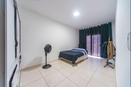 Casa à venda com 328m², 5 quartos e 3 vagasQuarto 1