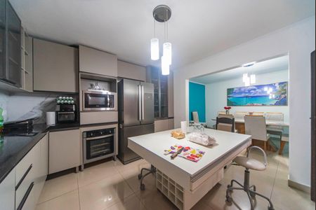 Casa à venda com 328m², 5 quartos e 3 vagasCozinha