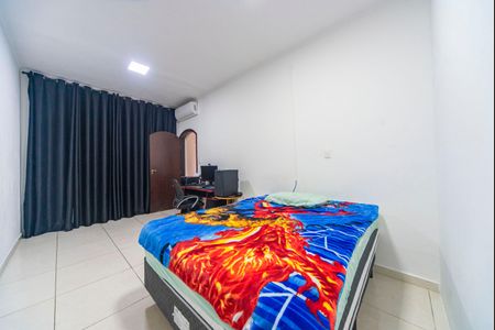 Casa à venda com 328m², 5 quartos e 3 vagasQuarto 2