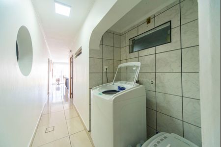 Casa à venda com 328m², 5 quartos e 3 vagasÁrea de Serviço