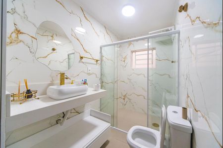 Casa à venda com 328m², 5 quartos e 3 vagasBanheiro 1