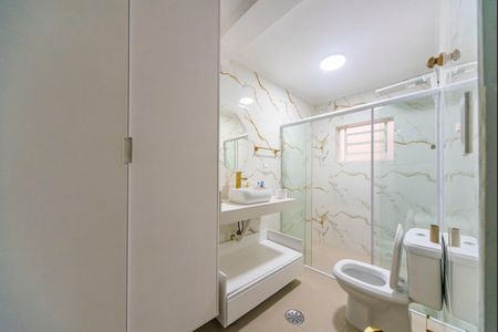 Casa à venda com 328m², 5 quartos e 3 vagasBanheiro 1