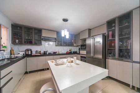 Casa à venda com 328m², 5 quartos e 3 vagasCozinha