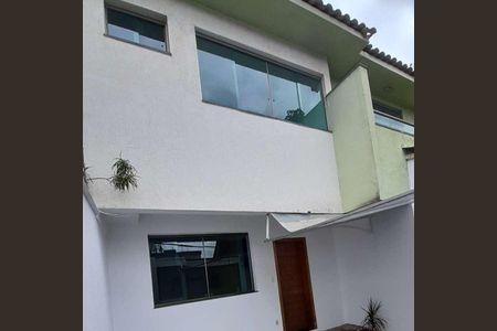 Casa à venda com 108m², 2 quartos e 2 vagas