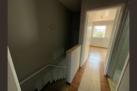 Casa de condomínio para alugar com 62m², 2 quartos e 1 vaga Casa de condomínio para alugar com 62m², 2 quartos e 1 vagaEscada
