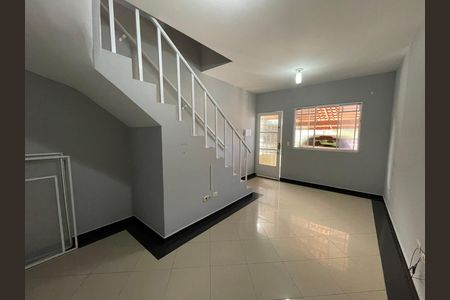 Sala de casa de condomínio para alugar com 2 quartos, 62m² em Jardim Central, Cotia
