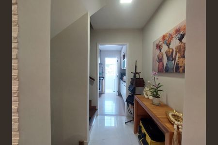 Casa de condomínio para alugar com 163m², 3 quartos e 1 vagaEntrada