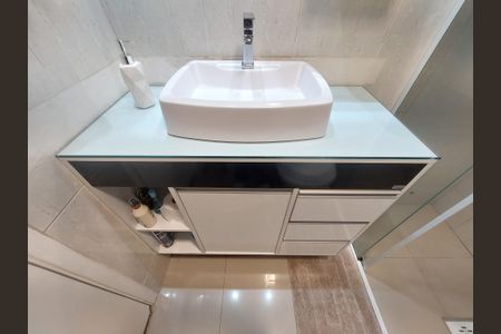 Casa de condomínio para alugar com 163m², 3 quartos e 1 vagaBanheiro Social