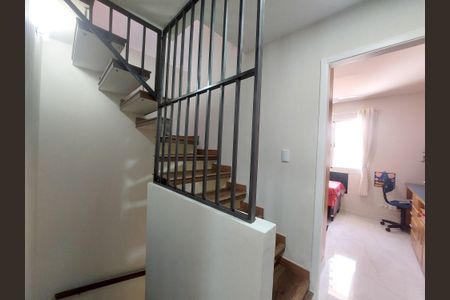 Casa de condomínio para alugar com 163m², 3 quartos e 1 vagaEscada