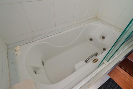 Apartamento para alugar com 115m², 2 quartos e 2 vagas Apartamento para alugar com 115m², 2 quartos e 2 vagasBanheiro da Suíte