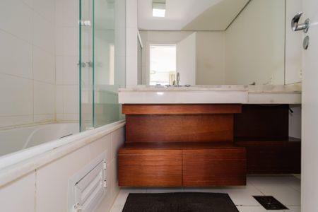 Apartamento para alugar com 115m², 2 quartos e 2 vagas Apartamento para alugar com 115m², 2 quartos e 2 vagasBanheiro da Suíte